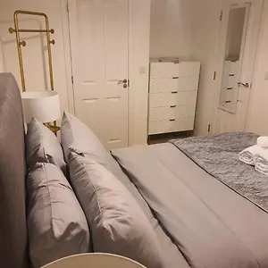 https://the-joyland-residential-home.tophotelsbath.com